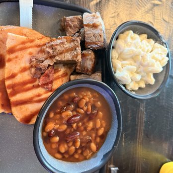 Patio 52 - Bbq plate - Bars Near Me - Stover, Missouri
