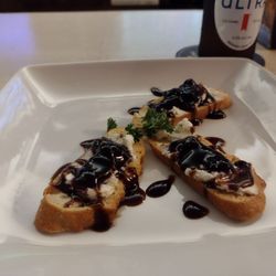 Thermal Chaos Pub n Grub - Blueberry goat cheese crostini