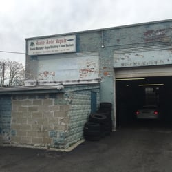 Justo's Auto Repair - Front of the Shop