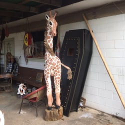 Hill Top Art Gallery - 1/17/16. Sunday afternoon drive with no clear agenda leads us here. The coolest place on Planet Earth. Maybe? Chainsaw carved Giraffe!!