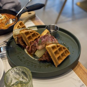 Cafe 85- Downtown - chicken & waffles - Cafes Near Me - Toronto, Ontario