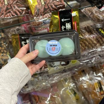Fugetsu-Do - Candy Stores Near Me - Los Angeles, California