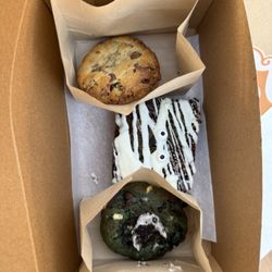 High Sweet Creamery - Cookie Monster Cookie, Chocolate Chip Cookie, and a brookie