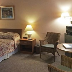 Midway Motel & Cottages