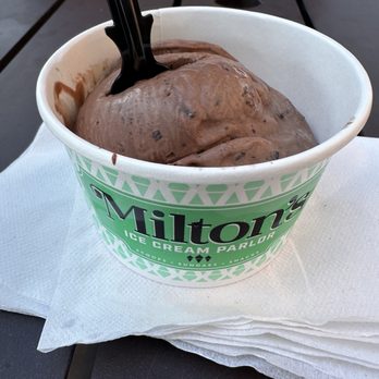Milton’s Ice Cream Parlor - Chocolate brownie blast - Ice Cream & Frozen Yogurt Near Me - Hershey, Pennsylvania