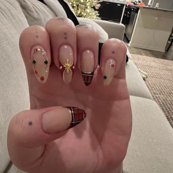 Lumi Nail Studio - Nail Salons Near Me - Pasadena, California