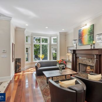Kevin Kelly - Roscoe Village living room! - Real Estate Agents Near Me - Chicago, Illinois Kevin Kelly - Roscoe Village living room! - Real Estate Agents Near Me - Chicago, Illinois