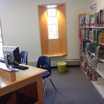 Farmingdale Public Library - Cool window seats - Libraries Near Me - Farmingdale, New York