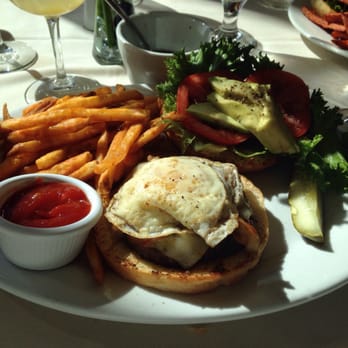 The Pinnacle Restaurant  - California burger - Mediterranean Near Me - Temecula, California