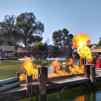 Studio Tour - Oh no he took the bait but look what happened - Amusement Parks Near Me - Universal City, California Studio Tour - Oh no he took the bait but look what happened - Amusement Parks Near Me - Universal City, California