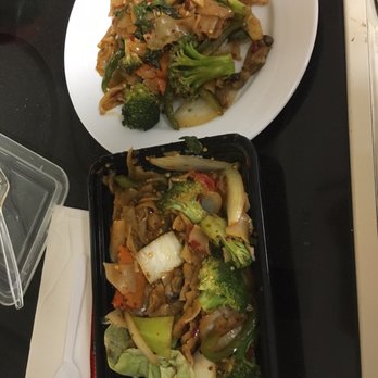 Noodle Wave - Large portion of pad kee mao - Thai Near Me - Richardson, Texas