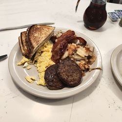 Tealside Diner - Scrambled eggs sausage bacon and some kind of potatoes