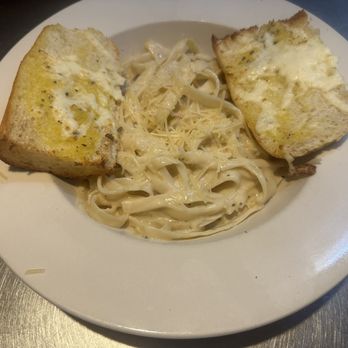 Mogio's Gourmet Pizza - Fettuccine Alfredo with a creamy Alfredo sauce by Mogios - Pizza Near Me - Red Oak, Texas Mogio's Gourmet Pizza - Fettuccine Alfredo with a creamy Alfredo sauce by Mogios - Pizza Near Me - Red Oak, Texas