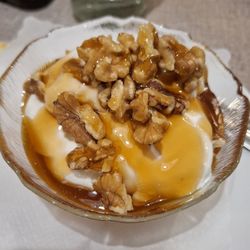 Schützenhaus - Griechischer Joghurt mit Honig und Walnüssen