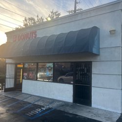 San Gabriel Donut - 12/3/22 Exterior/entrance