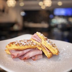 Papo's Cafe - Waffle Monte Cristo