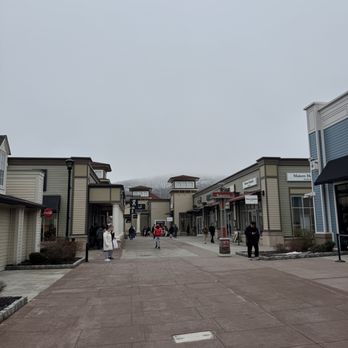 Woodbury Common Premium Outlets - Shopping Centers Near Me - Central Valley, New York