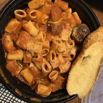 Boardwalk Vegan - Sunday gravy pasta with garlic bread - Pizza Near Me - Havertown, Pennsylvania