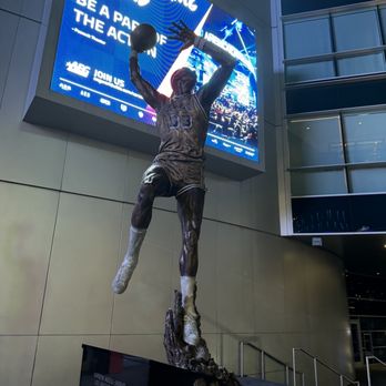 Crypto Arena - Statue - Stadiums & Arenas Near Me - Los Angeles, California