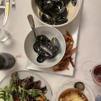 Paris 66 - garden salad (5/5 stars),french onion soup (4.5/5 stars), and muscles (5/5 stars) - Breakfast & Brunch Near Me - Pittsburgh, Pennsylvania