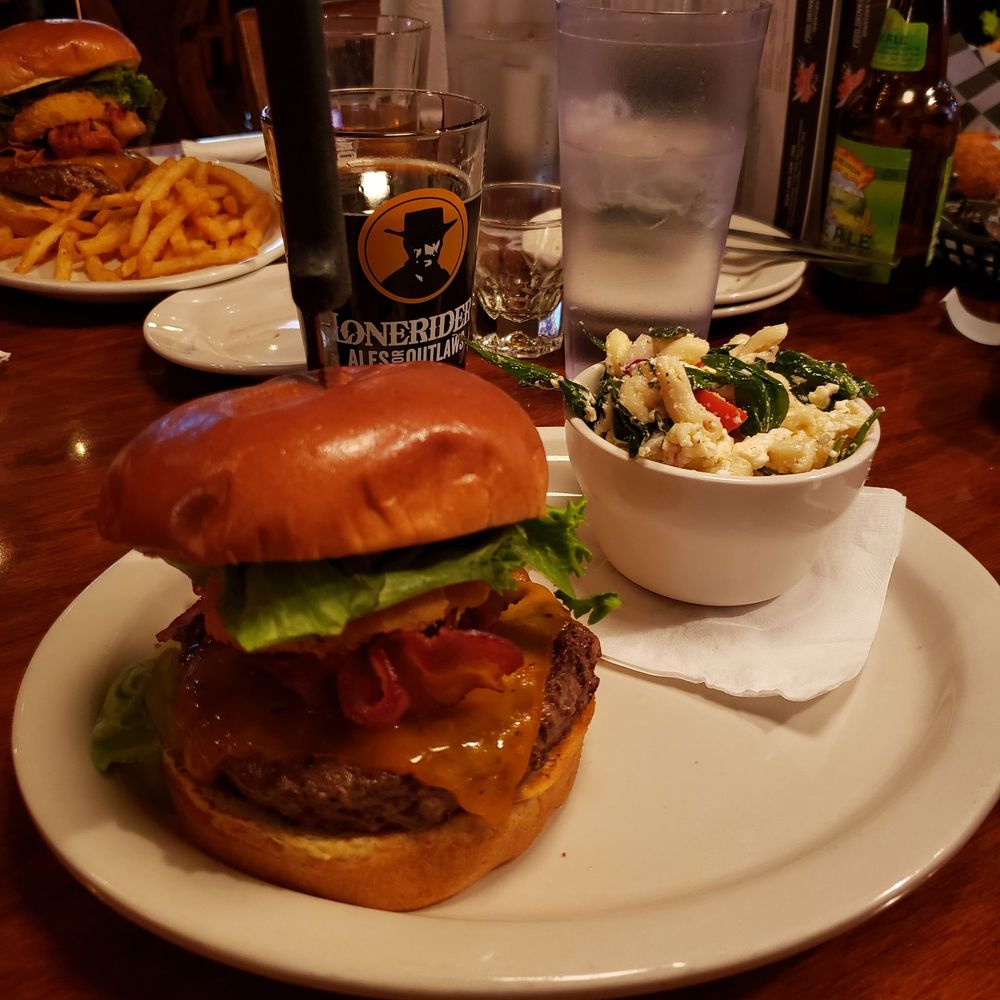 Hell's Kitchen - Hanging out with my crew! - American Near Me - Wilmington, North Carolina