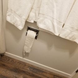 Cedarwood Inn & Suites