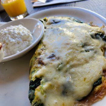 Russell's - Mushroom , Spinach & Cheese Omelet. With goudaaa! - American Near Me - Pasadena, California Russell's - Mushroom , Spinach & Cheese Omelet. With goudaaa! - American Near Me - Pasadena, California