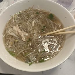P4. Pho with White Meat Chicken! Super good flavors and a generous amount of ingredients P4. Pho with White Meat Chicken! Super good flavors and a generous amount of ingredients