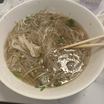Viet Pho - P4. Pho with White Meat Chicken! Super good flavors and a generous amount of ingredients - Vietnamese Near Me - St Charles, Missouri Viet Pho - P4. Pho with White Meat Chicken! Super good flavors and a generous amount of ingredients - Vietnamese Near Me - St Charles, Missouri