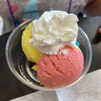 Scoops and Cookies - Mini cup of Superman $4.75 - Ice Cream & Frozen Yogurt Near Me - Deerfield, Illinois