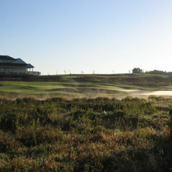 Oaks Golf Course - Hole 7 Par 3 with clubhouse - Golf Near Me - Cottage Grove, Wisconsin