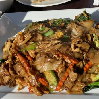 Thai Mango - Drunken noodles - Thai Near Me - Sacramento, California Thai Mango - Drunken noodles - Thai Near Me - Sacramento, California