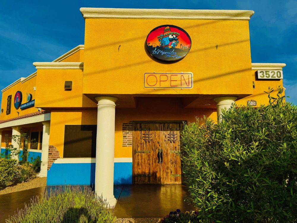 La Mojarra Loca Grill