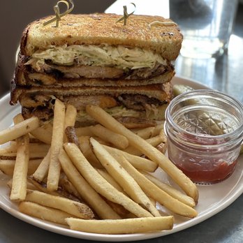 Seabird - Smoked rib sandwich - Seafood Near Me - Wilmington, North Carolina