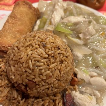 Chef Ho's Chinese Restaurant - Chicken Chow Mein Combination Plate - Chinese Near Me - Providence, Rhode Island Chef Ho's Chinese Restaurant - Chicken Chow Mein Combination Plate - Chinese Near Me - Providence, Rhode Island