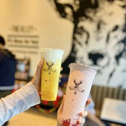 The Alley - Strawberry yogurt, Snow Velvet Mango Smoothie
