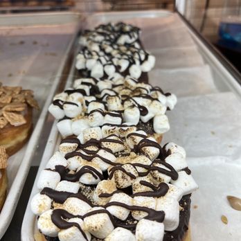 Randy's Donuts - Donuts Near Me - Torrance, California