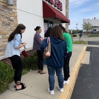 Best Nail and Spa - A waiting line at 10am! - Nail Salons Near Me - Indianapolis, Indiana