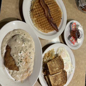Issaquah Cafe - Chicken fried steak and bacon waffle - Breakfast & Brunch Near Me - Issaquah, Washington Issaquah Cafe - Chicken fried steak and bacon waffle - Breakfast & Brunch Near Me - Issaquah, Washington