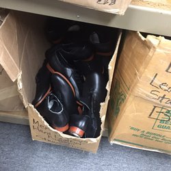 Dannys Dancers Warehouse - Shoes and more shoes 2/2017