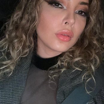 Balayage by Gigi - Highlights contour on curly hair - Hair Stylists Near Me - Los Angeles, California Balayage by Gigi - Highlights contour on curly hair - Hair Stylists Near Me - Los Angeles, California