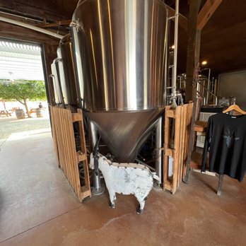 GoatHouse Brewing Co - Inside - Breweries Near Me - Lincoln, California