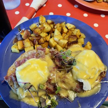 The Friendly Toast - Irish Benny - Breakfast & Brunch Near Me - Burlington, Massachusetts The Friendly Toast - Irish Benny - Breakfast & Brunch Near Me - Burlington, Massachusetts