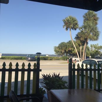 Mo Bay Grill - Window view - Caribbean Near Me - Sebastian, Florida