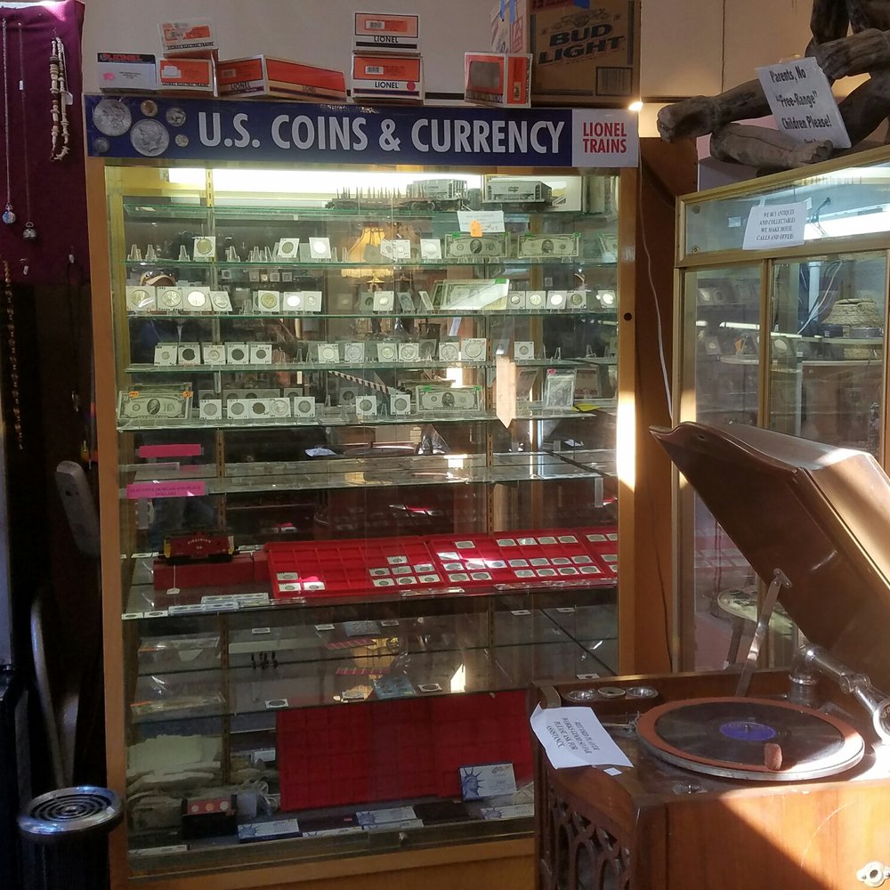 Bisbee Antiques & Collectibles - MINERS AND MERCHANTS ANTIQUE CENTER - Antiques Near Me - Bisbee, Arizona Bisbee Antiques & Collectibles - MINERS AND MERCHANTS ANTIQUE CENTER - Antiques Near Me - Bisbee, Arizona