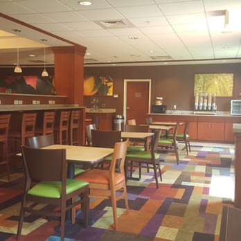 Fairfield by Marriott Inn & Suites Marshall - Second half on the eating area. - Hotels Near Me - Marshall, Texas