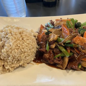 Spicy Chen Asian Bistro - Lunch plate beef with vegetables. Came with choice of soup. - Chinese Near Me - Cypress, Texas
