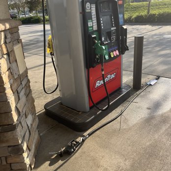 RaceTrac - Gas pump hose falling from pump and spraying gas all over - Gas Stations Near Me - Clermont, Florida RaceTrac - Gas pump hose falling from pump and spraying gas all over - Gas Stations Near Me - Clermont, Florida