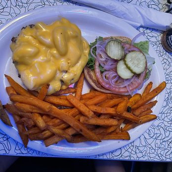 Hot Rods 50's Diner - Mac & cheese burger, Sweet Potato Fries - American Near Me - Alcoa, Tennessee