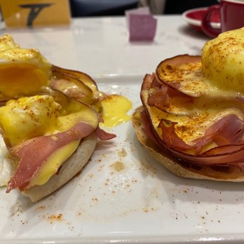 Café 346 - Eggs Benedict - Breakfast & Brunch Near Me - New York, New York Café 346 - Eggs Benedict - Breakfast & Brunch Near Me - New York, New York